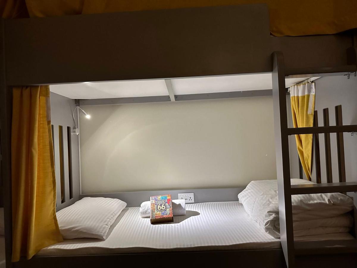 Route 66 Beach Hostel Dubai Exterior foto