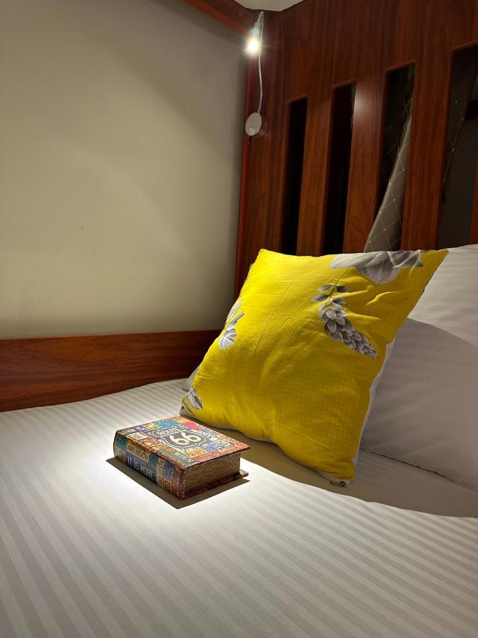 Route 66 Beach Hostel Dubai Exterior foto